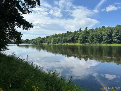 n2815 River Drive, Wallace, MI 49893