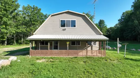 475 E Ashard, Harrison, MI 48625 photo 2