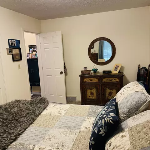 Bedroom - 114 E Wesley, Owosso, MI 48867 photo 4 of 9