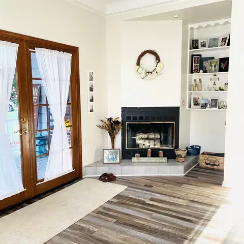 Entry Way - 114 E Wesley, Owosso, MI 48867 photo 1 of 6