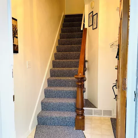 Entry Way - 114 E Wesley, Owosso, MI 48867 photo 4 of 6