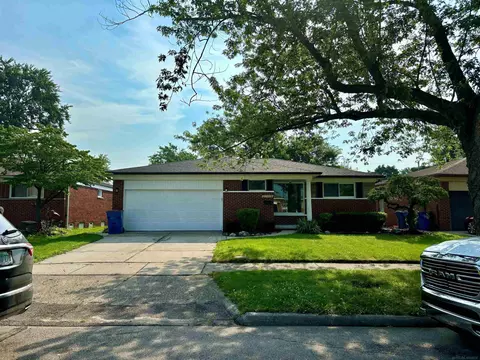 26118 Fairfield, Warren, MI 48089