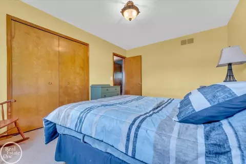 Bedroom - 24072 Pointe, Macomb, MI 48042 photo 2 of 5