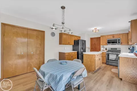 Kitchen - 24072 Pointe, Macomb, MI 48042 photo 3 of 5
