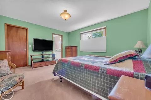 Bedroom - 24072 Pointe, Macomb, MI 48042 photo 4 of 5