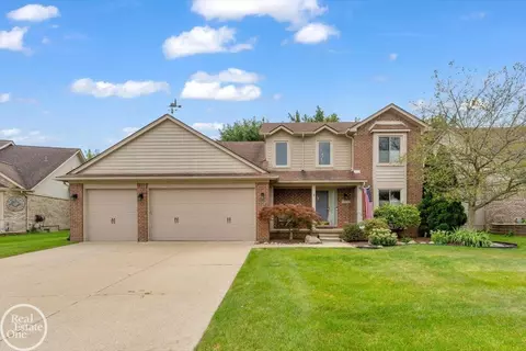 Exterior - 24072 Pointe, Macomb, MI 48042 photo 2 of 6