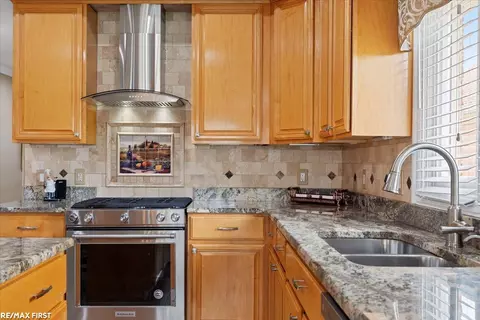 Kitchen - 50461 Nagy, Macomb, MI 48044 photo 4 of 6