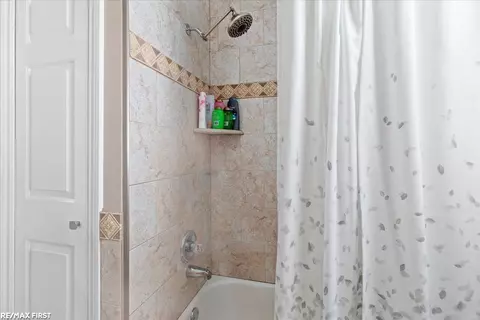 Bath - 50461 Nagy, Macomb, MI 48044 photo 5 of 6