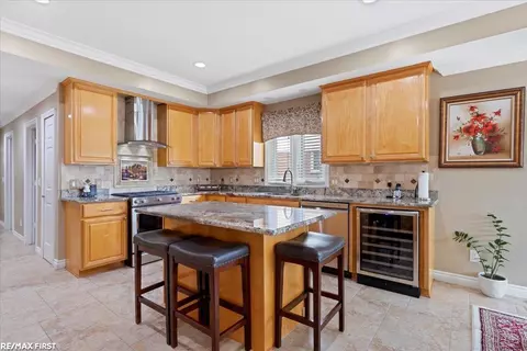 Kitchen - 50461 Nagy, Macomb, MI 48044 photo 3 of 6