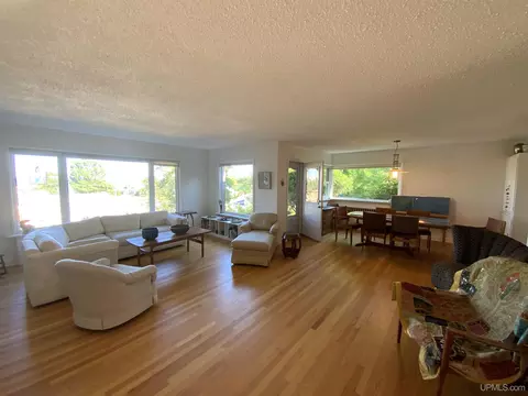 515 E Rdg, Marquette, MI 49855 photo 2