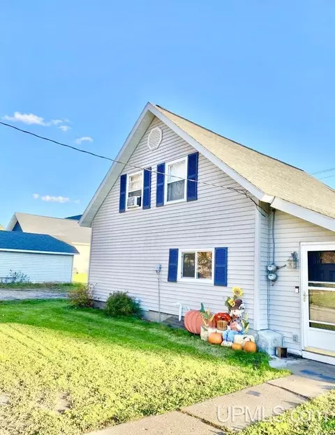 w5423 Curry Lane, Norway, MI 49870