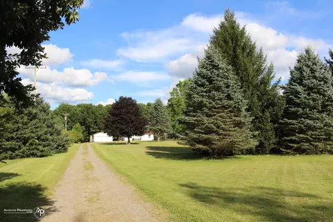 5830 Fostoria, Columbiaville, MI 48421