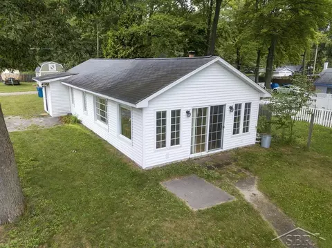 494 W W Cp, Sanford, MI 48657