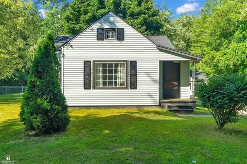 3955 Pine Grv, Fort Gratiot, MI 48059