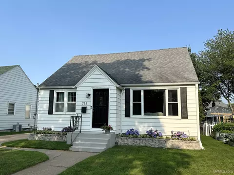 718 S 15th, Escanaba, MI 49829