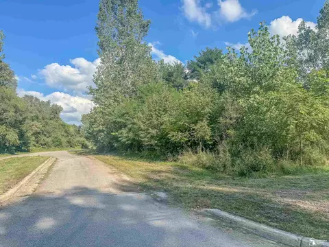 00 Douglas, Temperance, MI 48182