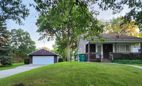 792 Bay, Bay City, MI 48706