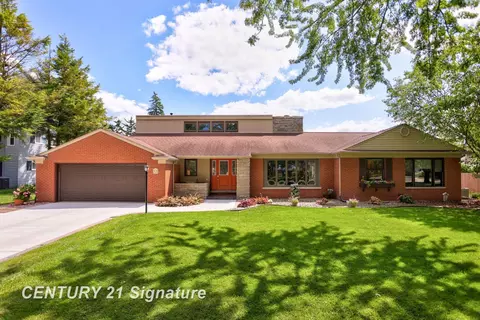 53 Benton, Saginaw, MI 48602