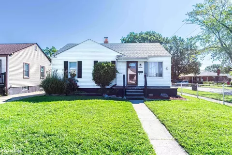 26300 Blumfield, Roseville, MI 48066