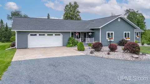 w6712 Maplewood Drive, Iron Mountain, MI 49801