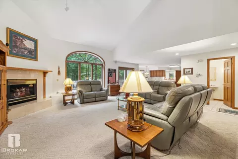 Living - 2177 S State, Davison, MI 48423 photo 1 of 2