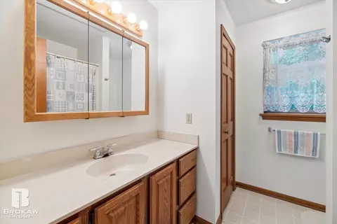 Bath - 2177 S State, Davison, MI 48423 photo 5 of 6