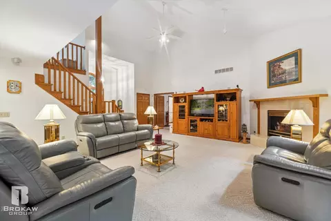 Living - 2177 S State, Davison, MI 48423 photo 2 of 2