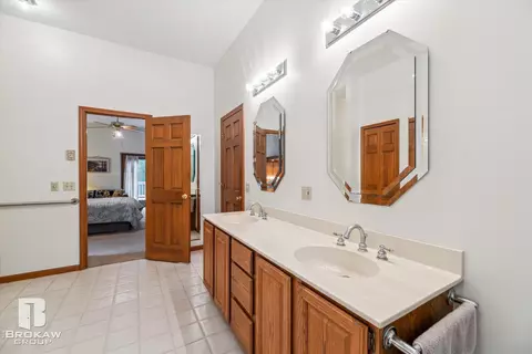 Bath - 2177 S State, Davison, MI 48423 photo 3 of 6