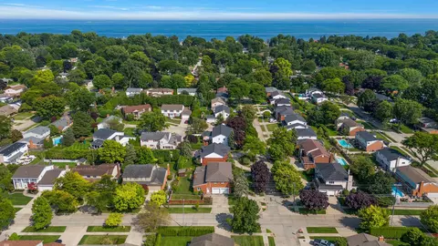 View/Area - 656 Canterbury, Grosse Pointe Woods, MI 48236 photo 8 of 12