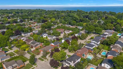 View/Area - 656 Canterbury, Grosse Pointe Woods, MI 48236 photo 6 of 12