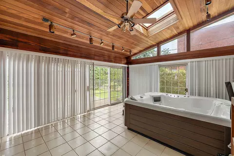 Entry Way - 656 Canterbury, Grosse Pointe Woods, MI 48236 photo 5 of 8