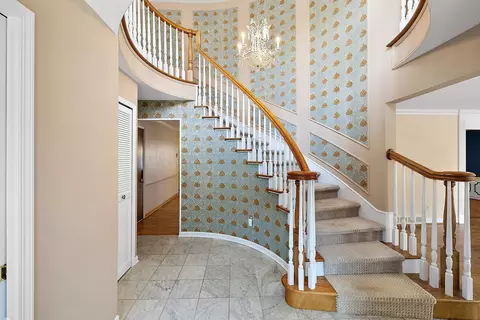 Entry Way - 656 Canterbury, Grosse Pointe Woods, MI 48236 photo 1 of 8