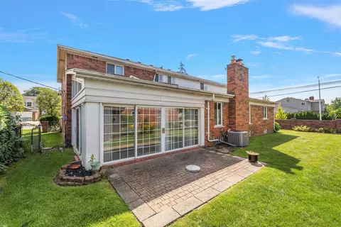 Exterior - 656 Canterbury, Grosse Pointe Woods, MI 48236 photo 10 of 11