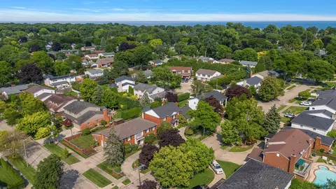 View/Area - 656 Canterbury, Grosse Pointe Woods, MI 48236 photo 5 of 12