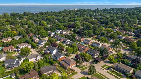 View/Area - 656 Canterbury, Grosse Pointe Woods, MI 48236 photo 9 of 12