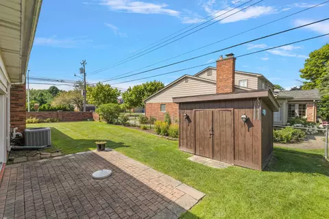 Exterior - 656 Canterbury, Grosse Pointe Woods, MI 48236 photo 9 of 11