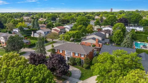 View/Area - 656 Canterbury, Grosse Pointe Woods, MI 48236 photo 4 of 12
