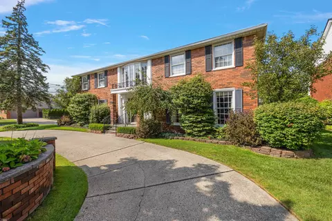 Exterior - 656 Canterbury, Grosse Pointe Woods, MI 48236 photo 3 of 11