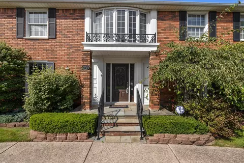 Exterior - 656 Canterbury, Grosse Pointe Woods, MI 48236 photo 5 of 11