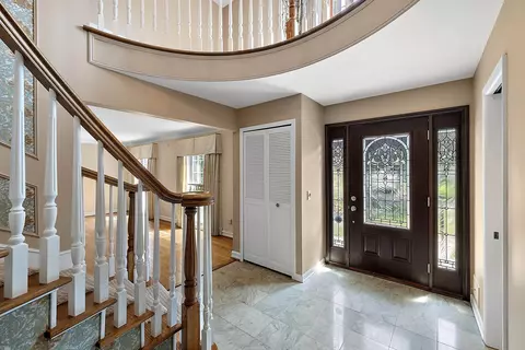 Entry Way - 656 Canterbury, Grosse Pointe Woods, MI 48236 photo 3 of 8