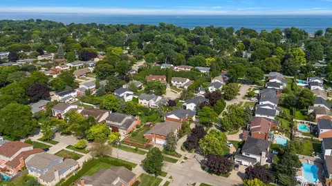 View/Area - 656 Canterbury, Grosse Pointe Woods, MI 48236 photo 7 of 12