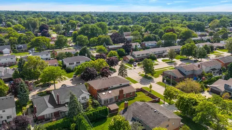 View/Area - 656 Canterbury, Grosse Pointe Woods, MI 48236 photo 10 of 12