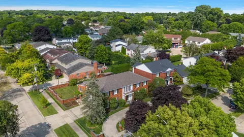 View/Area - 656 Canterbury, Grosse Pointe Woods, MI 48236 photo 3 of 12