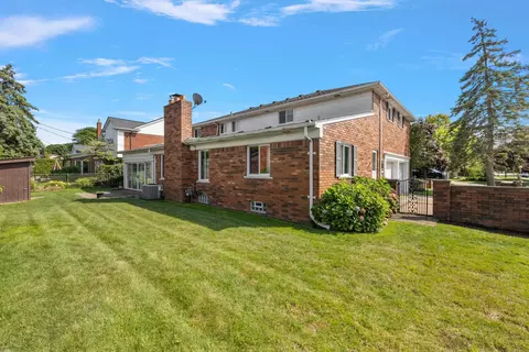 Exterior - 656 Canterbury, Grosse Pointe Woods, MI 48236 photo 7 of 11
