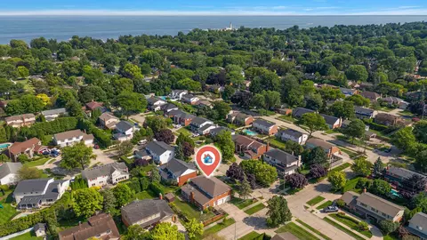 View/Area - 656 Canterbury, Grosse Pointe Woods, MI 48236 photo 1 of 12