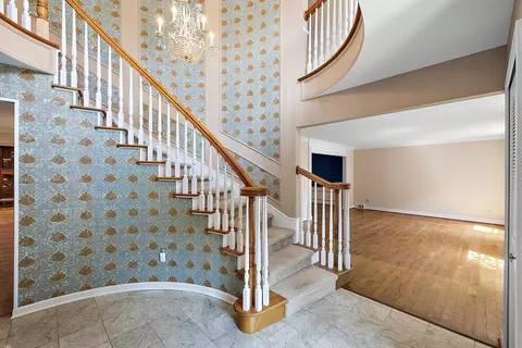 Entry Way - 656 Canterbury, Grosse Pointe Woods, MI 48236 photo 2 of 8