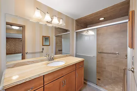 Bath - 656 Canterbury, Grosse Pointe Woods, MI 48236 photo 6 of 9