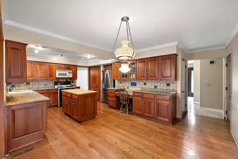 Kitchen - 656 Canterbury, Grosse Pointe Woods, MI 48236 photo 7 of 7