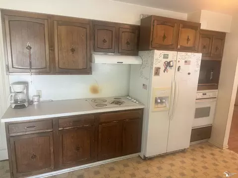Kitchen - 12773 Sweitzer, Carleton, MI 48117 photo 2 of 3