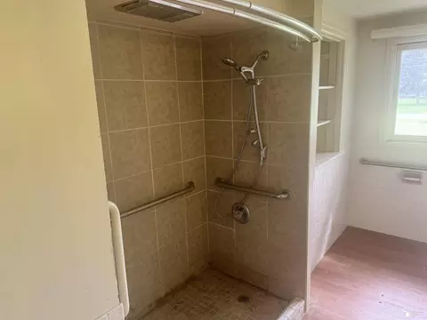 Bath - 12773 Sweitzer, Carleton, MI 48117 photo 2 of 2